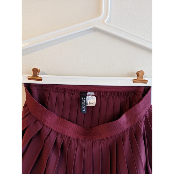 H&M Mini Pleated Skirt - Picture 3 of 3
